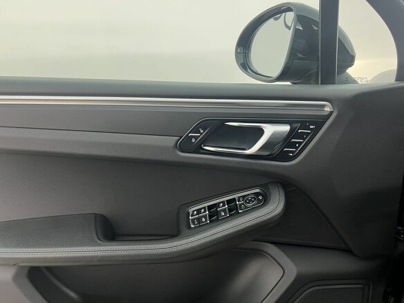 2018 Porsche Macan I, чёрный, 3190000 рублей - вид 19
