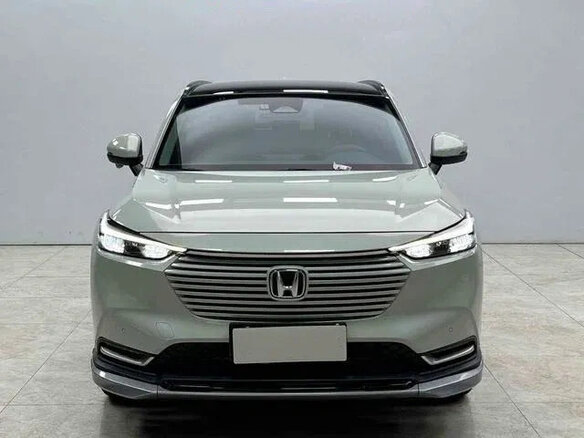 2023 Honda Vezel II, серебристый, 1746000 рублей - вид 2