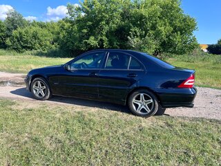 2006 Mercedes-Benz C-Класс 200 II (W203) Рестайлинг, чёрный, 590000 рублей, вид 5