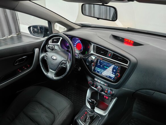 2017 Kia Ceed II Рестайлинг, чёрный, 1111000 рублей - вид 6