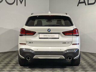 2020 BMW X1 20i xDrive II (F48) Рестайлинг, белый, 3490000 рублей, вид 4