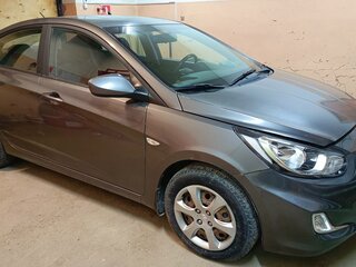 2012 Hyundai Solaris I, серый, 690000 рублей, вид 2