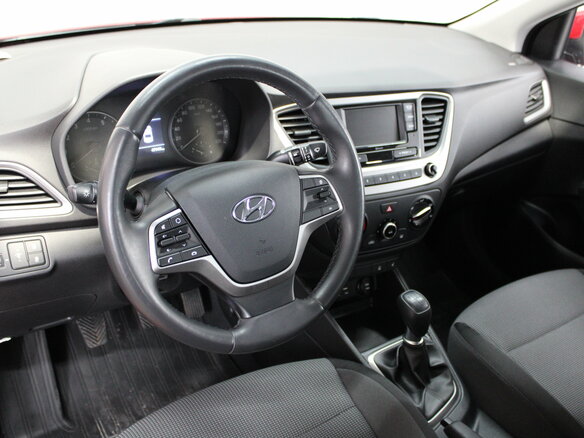 2017 Hyundai Solaris II, красный - вид 9