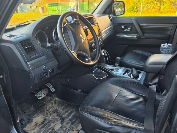 2012 Mitsubishi Pajero IV Рестайлинг 1, серый - вид 5