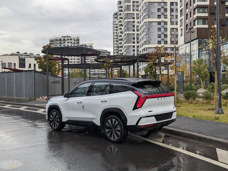 2026 Geely Atlas II, серый, 2980000 рублей, вид 2