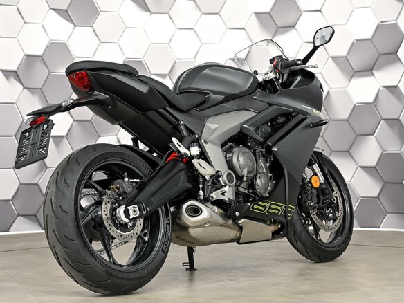 2024 Triumph Daytona 660, чёрный - вид 6