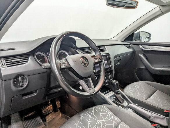 2020 Skoda Octavia III (A7) Рестайлинг, серый, 1835000 рублей - вид 16