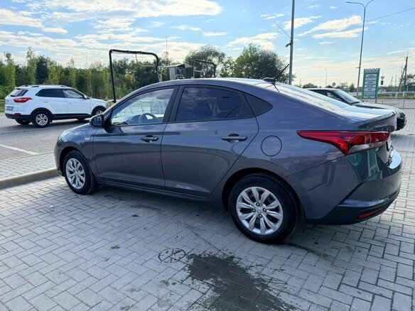 2022 Hyundai Solaris II Рестайлинг, серый, 1560000 рублей - вид 3