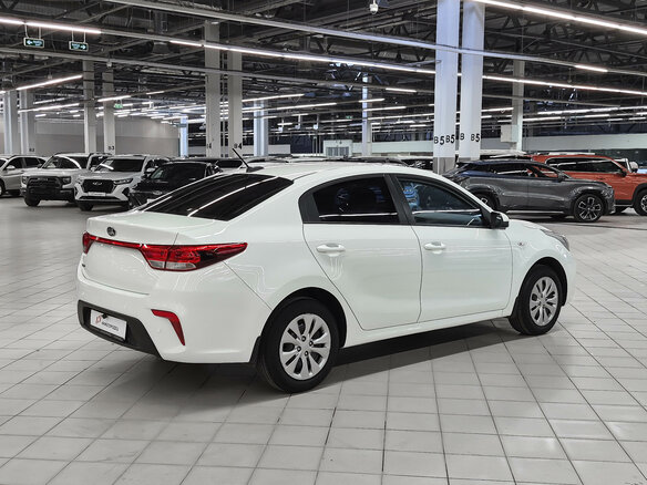 2017 Kia Rio IV, белый, 819000 рублей - вид 4