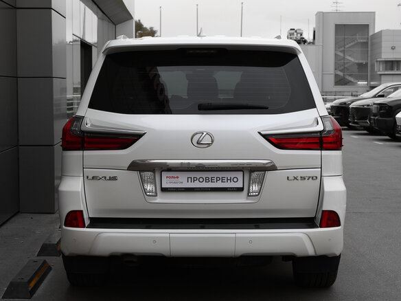 2016 Lexus LX 570 III Рестайлинг 2, белый, 7400000 рублей - вид 5