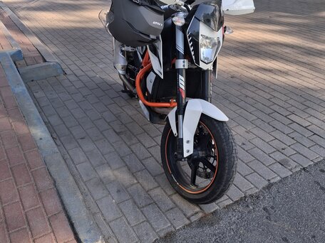 2012 KTM 690 Duke, белый, 450000 рублей, вид 5