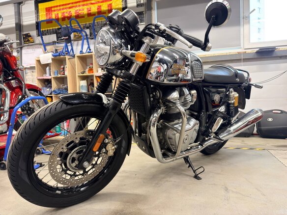 2025 Royal Enfield Continental GT, серебристый, 700000 рублей - вид 1