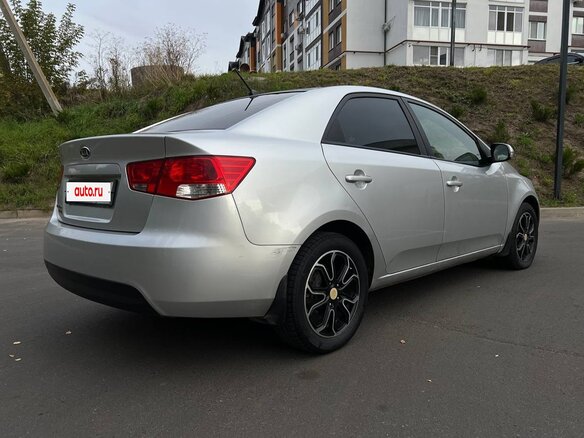 2011 Kia Cerato 6-speed II, серебристый, 650000 рублей - вид 4