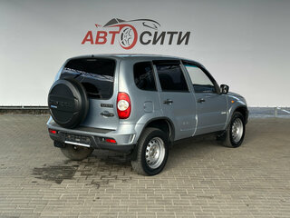 2013 Chevrolet Niva I Рестайлинг, серебристый, 550000 рублей, вид 5