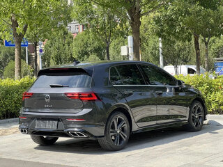 2023 Volkswagen Golf VIII, чёрный, 1827009 рублей, вид 5