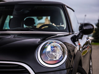 2019 Mini Hatch Cooper III (F55/F56) Рестайлинг, чёрный, 2263777 рублей, вид 2