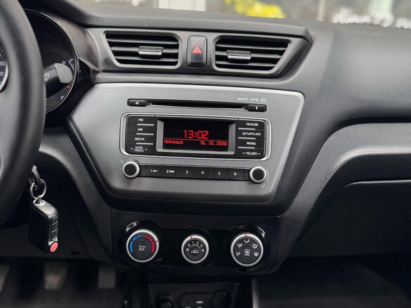 2016 Kia Rio III Рестайлинг, белый, 905000 рублей - вид 16
