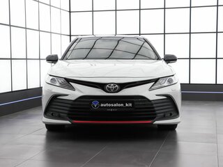 2021 Toyota Camry VIII (XV70) Рестайлинг, белый, 3330000 рублей, вид 2
