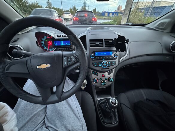 2012 Chevrolet Aveo II, серебристый, 730000 рублей - вид 4