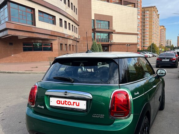 2021 Mini Hatch Cooper III (F55/F56) Рестайлинг, белый, 2500000 рублей - вид 11