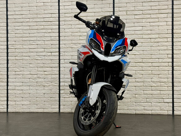 2026 BMW M 1000 XR, белый, 2880000 рублей - вид 1
