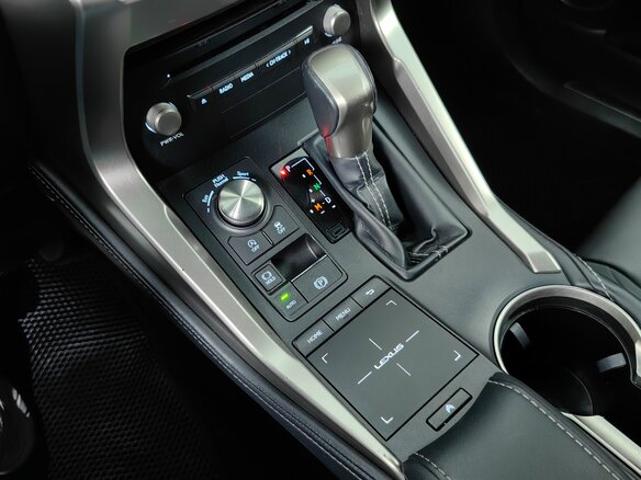 2020 Lexus NX 200 I Рестайлинг, белый, 2980000 рублей - вид 18