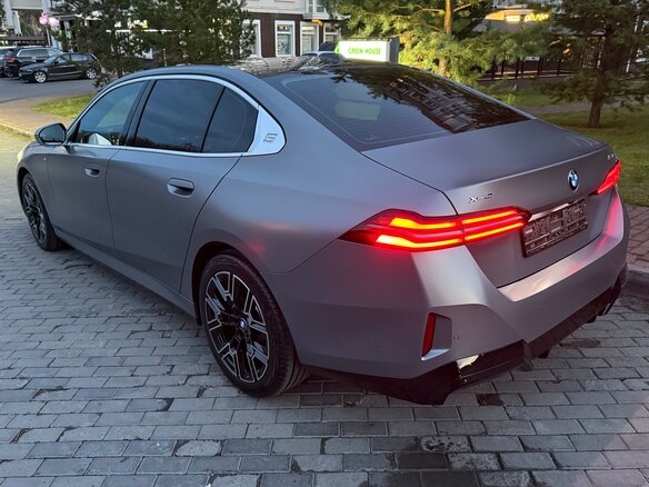 2025 BMW 5 серии Long 530Li xDrive VIII (G60/G61/G68), серый, 7200000 рублей - вид 7