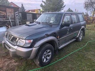 2000 Nissan Patrol V (Y61), зелёный, 375000 рублей, вид 2