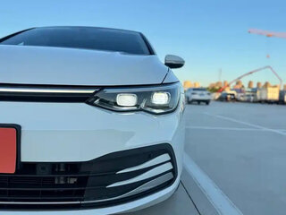 2023 Volkswagen Golf VIII, белый, 1530004 рублей, вид 2