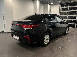 2018 Kia Rio IV, чёрный, 1095000 рублей, вид 3