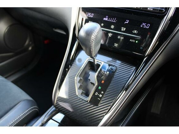2017 Toyota Harrier III (XU60) Рестайлинг, белый, 2400000 рублей - вид 15