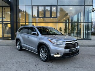 2015 Toyota Highlander III (XU50), серебристый, 2640000 рублей, вид 3
