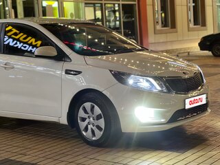 2013 Kia Rio III, белый, 750000 рублей, вид 5