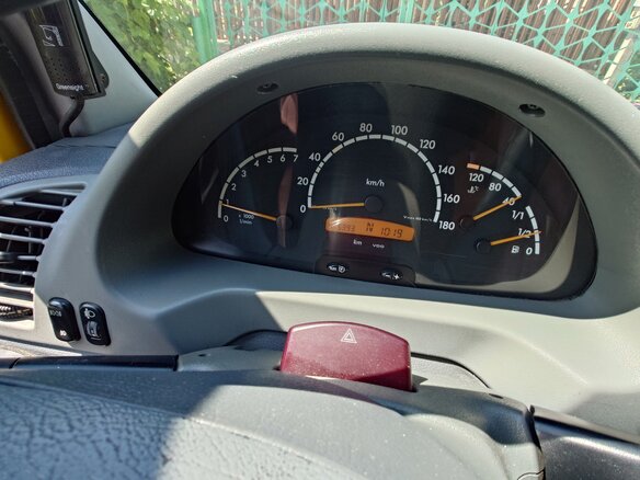 2002 Mercedes-Benz Sprinter, жёлтый, 1500000 рублей - вид 11
