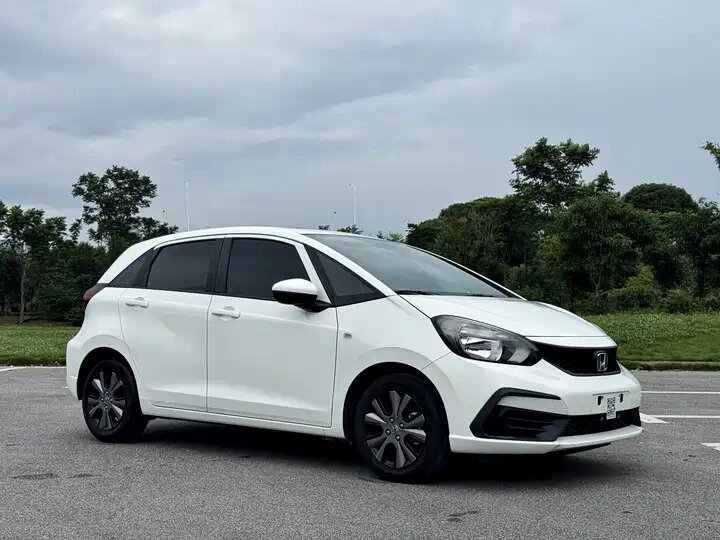 Открыть фотографии: Honda Fit IV