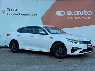 2019 Kia Optima IV Рестайлинг, белый, 1400000 рублей, вид 3