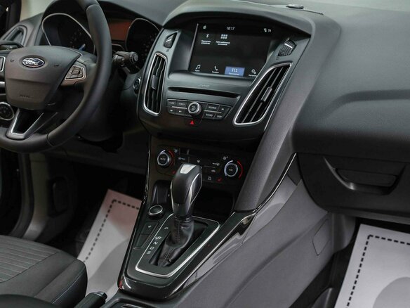 2017 Ford Focus III Рестайлинг, серый, 1050000 рублей - вид 9