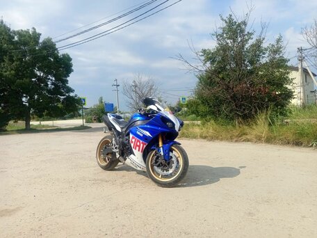 2011 Yamaha YZF-R1, белый, 550000 рублей, вид 3