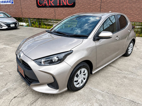 2022 Toyota Yaris IV, коричневый, 1050000 рублей, вид 1