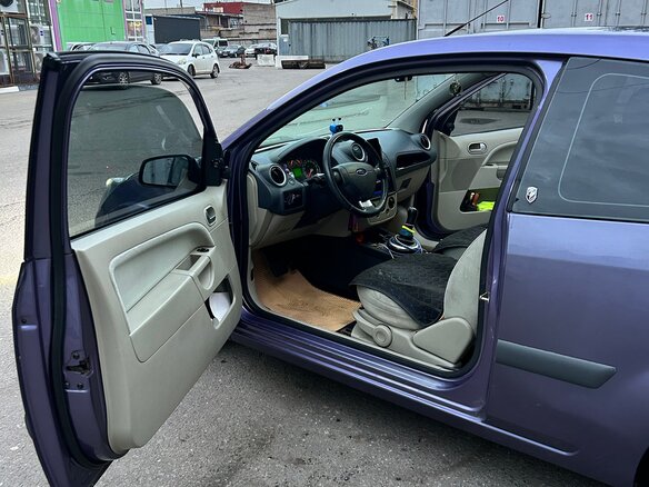 2006 Ford Fiesta Mk5, фиолетовый, 350000 рублей - вид 12