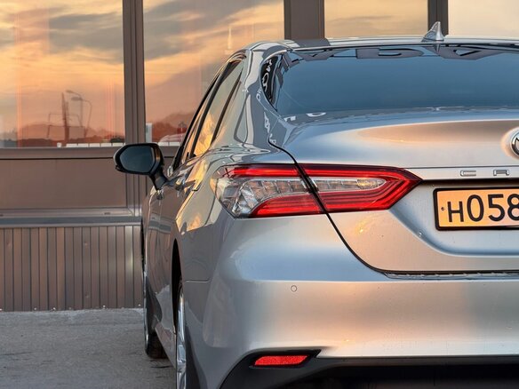 2018 Toyota Camry VIII (XV70), серебристый, 2499000 рублей - вид 8