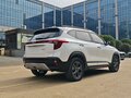 2023 Kia Seltos I Рестайлинг, белый - вид 3