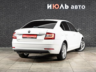 2018 Skoda Octavia III (A7) Рестайлинг, белый, 1900000 рублей, вид 4