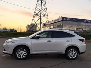 2020 Toyota Harrier III (XU60) Рестайлинг, белый, 3350000 рублей, вид 4