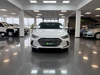 2017 Hyundai Elantra VI (AD), белый, 1140000 рублей, вид 3