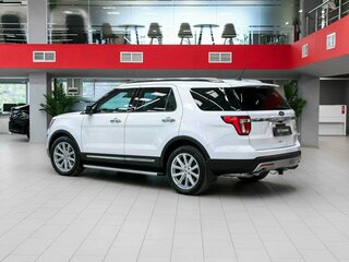2017 Ford Explorer V Рестайлинг, белый, 2450000 рублей, вид 4