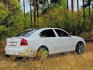 2013 Skoda Octavia II (A5) Рестайлинг, белый, 900000 рублей, вид 2