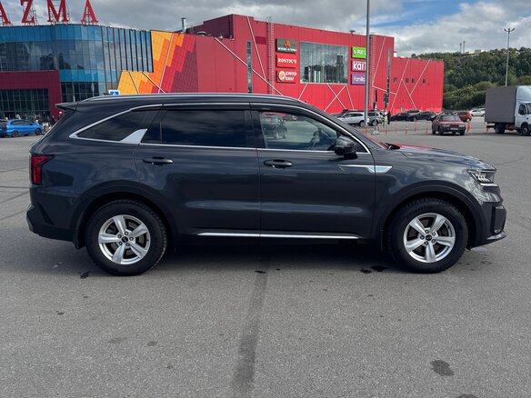 2021 Kia Sorento IV, серый, 3495000 рублей - вид 2