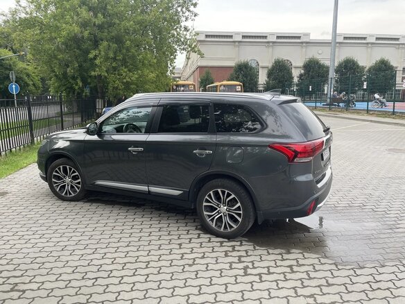 2018 Mitsubishi Outlander III Рестайлинг 2, серый - вид 2