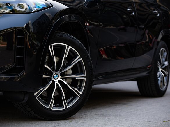 2025 BMW X6 40i III (G06) Рестайлинг, чёрный, 11350000 рублей - вид 12